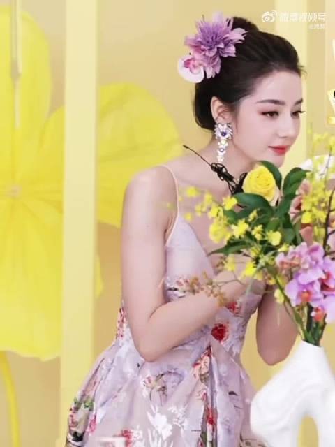 迪丽热巴直播花神降临震撼美貌