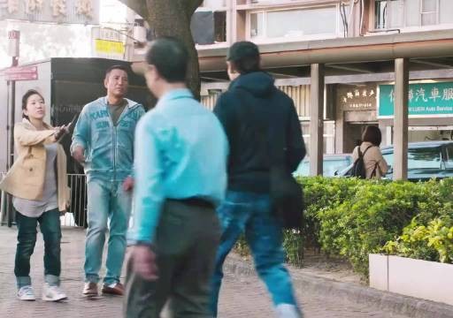 香港大埔周生生遭抢夺,男子假装顾客夺金链狂奔