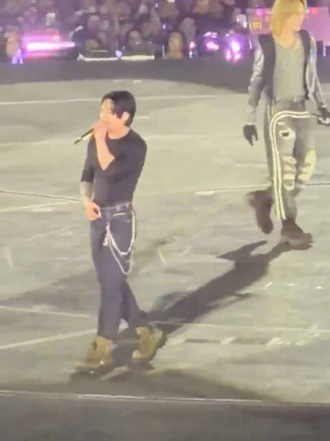 柾国so hot ‪261014 BTS世巡 智利圣地亚哥演唱会Day1‬ ‪