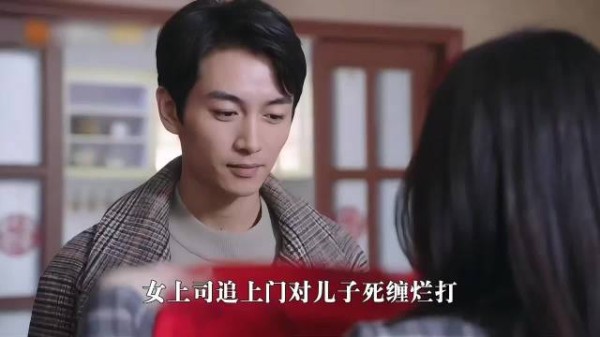 “绿茶追上门对儿子死缠烂打,不料全家心里只有准儿媳,绿茶成小丑”