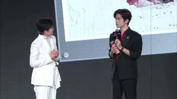 易烊千玺深度参与罤设计创作，站在消费者角度体验感受