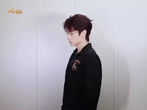 邓孝慈凤栖一人四角,被女主亲一口换一个人格