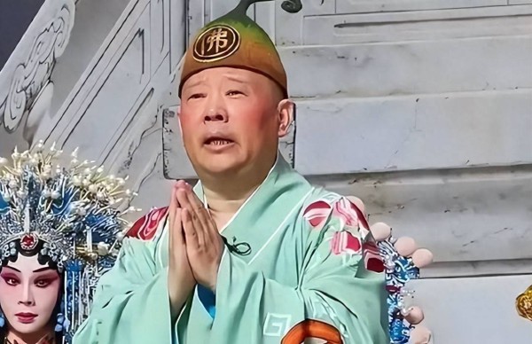 被举报2个多月,郭德纲首次露面收徒,网友:德云社还没倒闭啊?