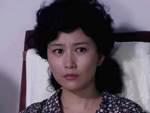 女孩被诬陷生活作风有问题,母亲不辨真假直接指责女孩!
