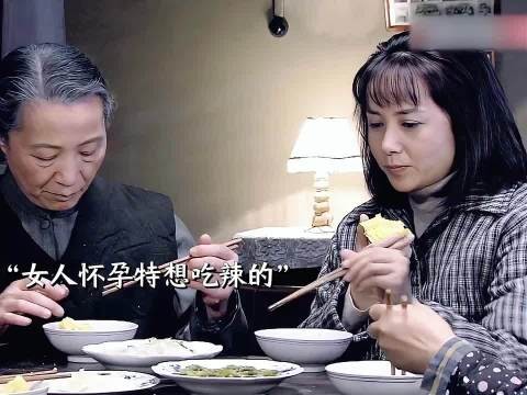 女人怀孕明明想吃辣，却故意说自己爱吃酸，只因相信酸儿辣女