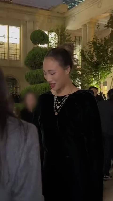 女王范!国际范!就是个专业的超模!