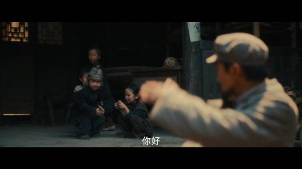 电视剧伟大的长征热播，他倦极而眠坐立入睡
