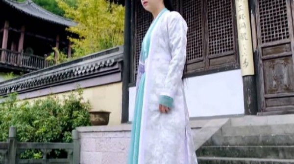 今夏两次被陆大人的美色惊艳到,毫不吝惜地直接夸赞