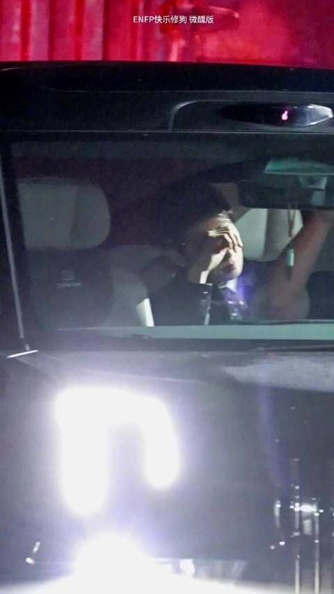 所有人感受魏大勋扶额这一下！这淡淡的疲惫感完全美味呀