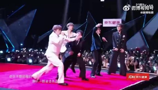 阿云嘎披荆斩棘舞台演绎rap节奏卡点精准