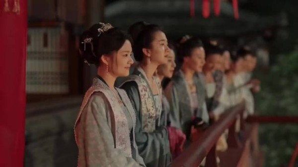 被嘲古装普女,任敏高盘发珍珠裙出圈,这算漂亮翻身吗?