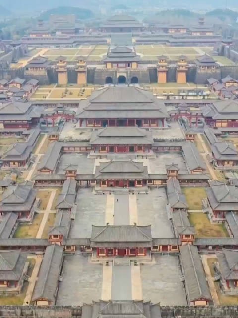 秦明穿越成大乾太子，自请贬往岭南守婚约