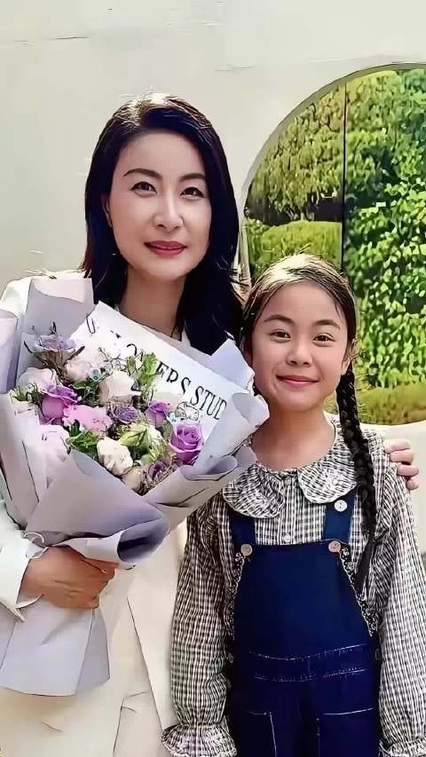 郭晶晶女儿长相遗传奶奶朱玲玲，复刻最美港姐的美貌