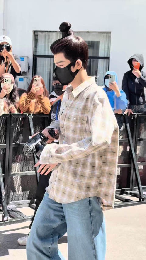 我生气了 我要买18 骂我的人我再也回嘴了 你打我一巴掌5000 两巴掌18