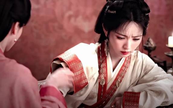 田曦薇嫁金钗原片一人诠释双生角色