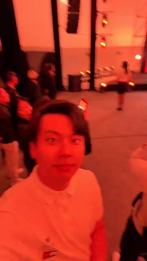 樊振东以凯迪拉克代言人身份亮相品牌发布会