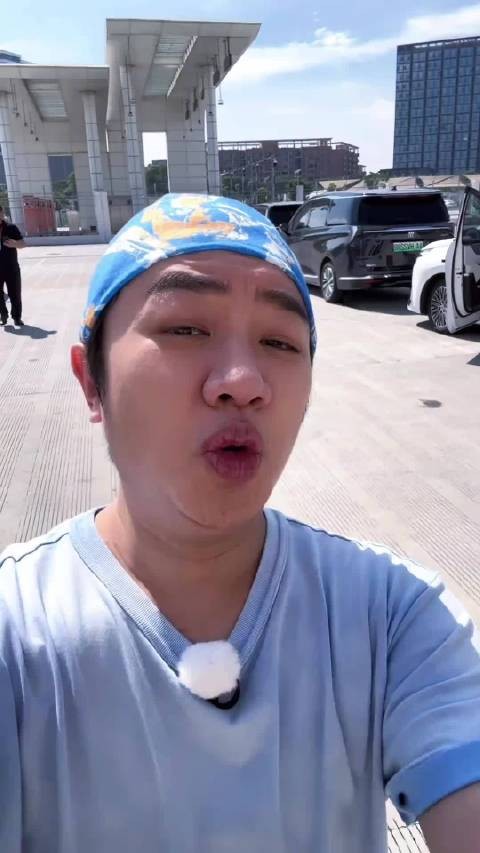 王祖蓝李晨郑恺合拍vlog