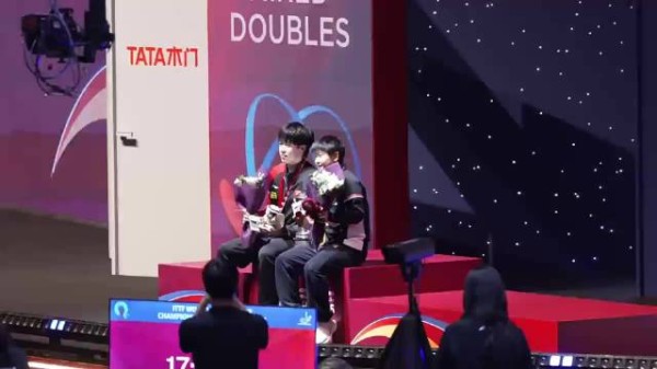 多哈欠我们一个混双自拍 为什么不让自拍