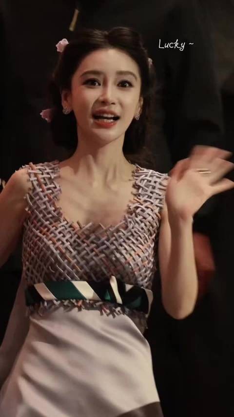 今晚参加直播活动的Angelababy