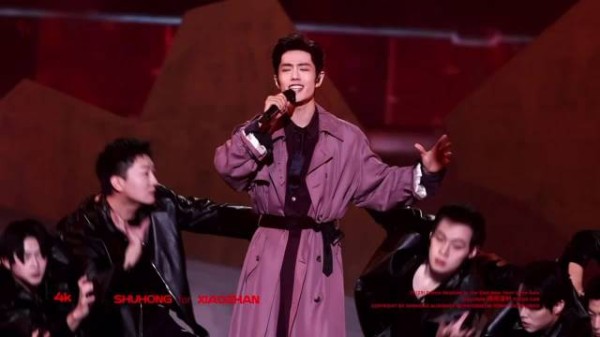 肖战南京演唱会二开 烟花歌声交织唱信仰托起你