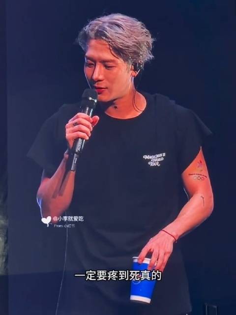 王嘉尔自嘲身高不足1米8 网友:我不介意,我可以!