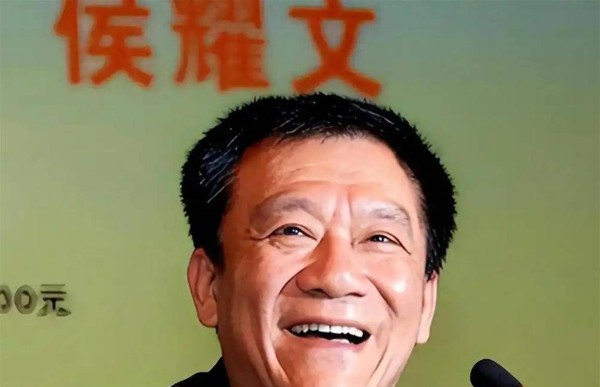 天道有轮回!侯耀文去世后,侄子接手其美丽妻子 今二人结局令人称快