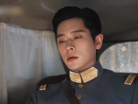 玉簟秋丞磊徐若晗强制爱，车内索吻被簪子扎伤