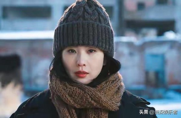 全程苦瓜脸，脸僵说话张不开嘴，老戏骨李乃文都带不动这个拖油瓶
