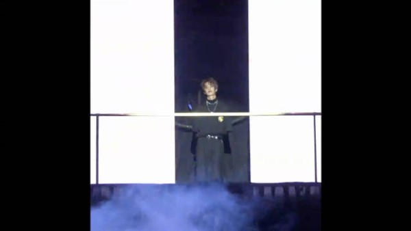 网传王一博明年演唱会，2018年舞台放到2026依然能打