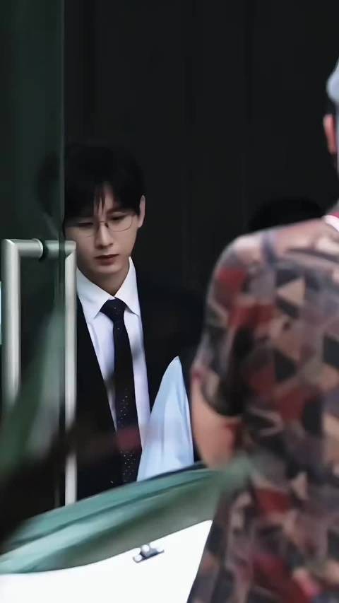 成毅一秒变脸演技,细腻展现角色内心戏