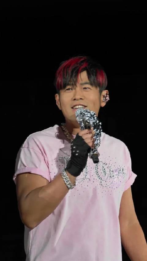 周杰伦演唱会talking如家人聊天搞怪