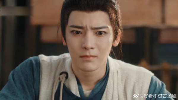 状元郎瞪着斗鸡眼，和马儿比耐力！