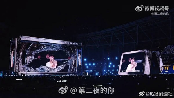 张杰演唱会水幕舞台真水倾泻，歌声伴水声沉浸式仙境