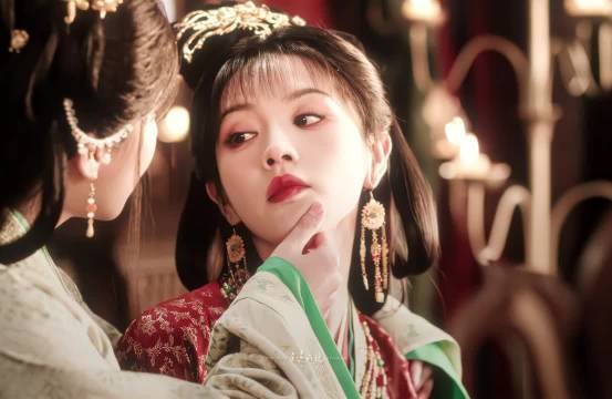 田曦薇惊喜亮相嫁金钗直播，魏娆君黛同时上场，老自老己同台太让人期待