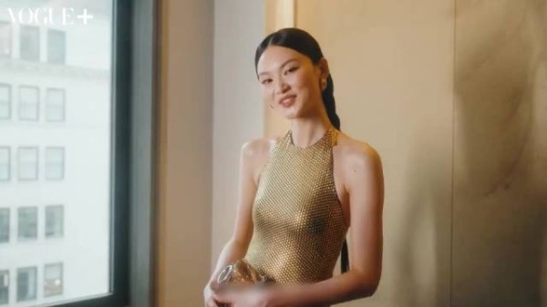 贺聪是几个超模中的90中坚，三代名模给世界一点东方震撼