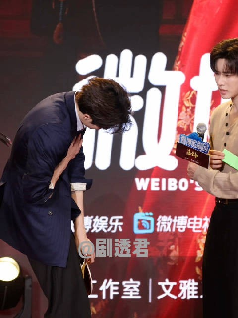 闫桉真的是又帅又可爱啊这一段，这大长腿真的羡慕了！