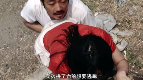 丑陋女孩爱上颓废大叔,本以为是对彼此的救赎,结果却是互相伤害