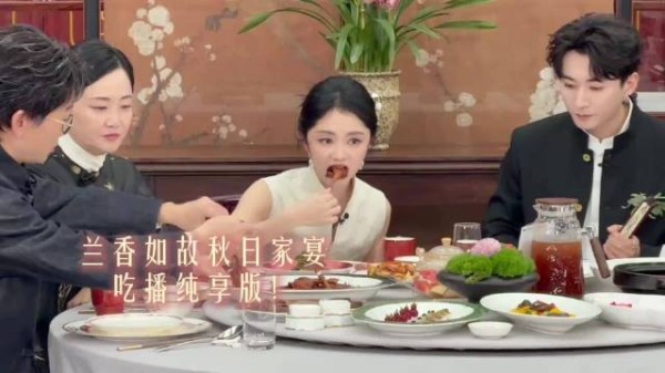 许兰香林锦岐陪爸爸妈妈吃饭好开心!