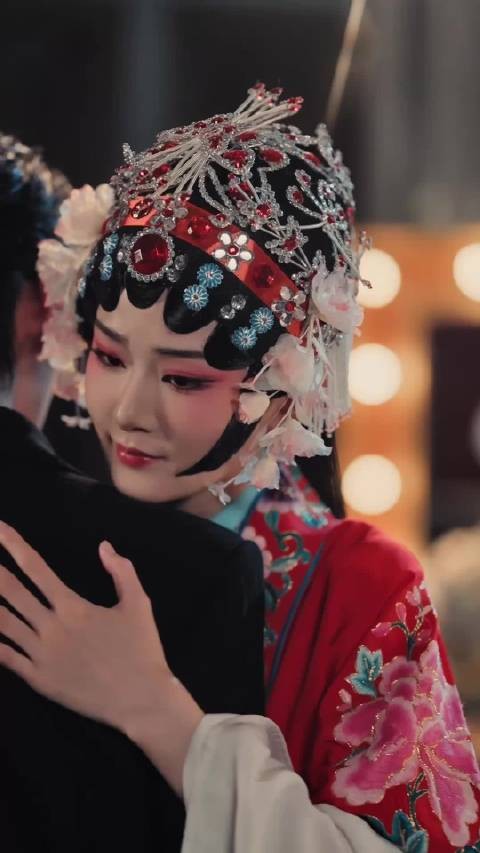 谎言与试探交织，十三年隐忍布局，她的复仇大戏即将拉开帷幕
