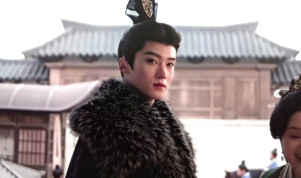 娆儿就这样穿的像雪媚娘一样软乎乎的 把柿子的心撩的乱乱的