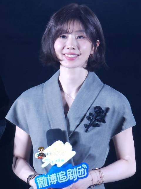 刘诗诗醉梦追剧团亮相 瞬间美如画中人