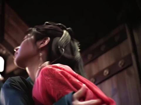 表哥待人的差别对待毫不掩饰，为难、苛责给外人，庇护、温柔留给心上人…