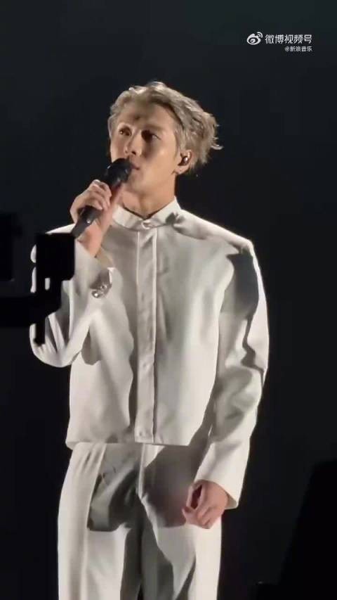 王嘉尔又通透又清醒:坦言本来就是服务行业