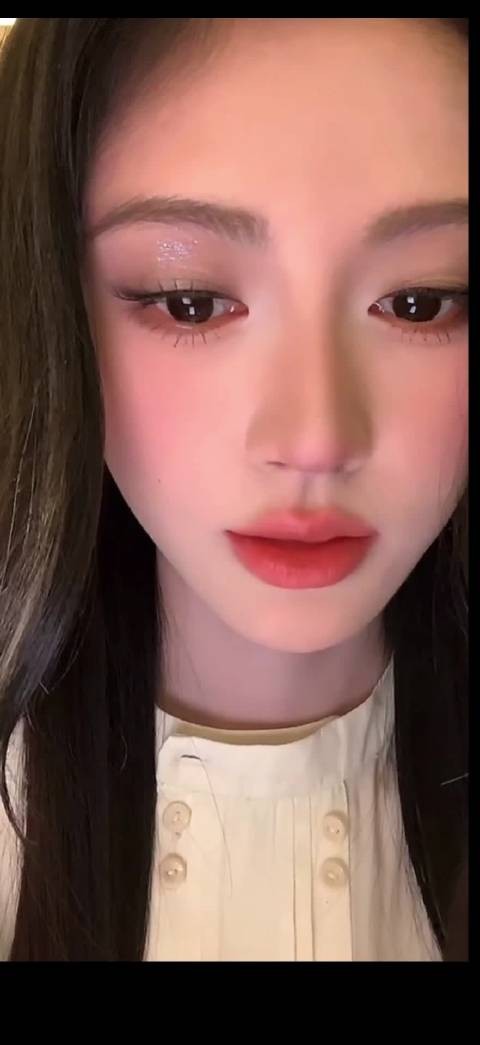 这也太宠粉了吧!也被最后的飞吻萌化了,很爱粉丝很爱剧的小鞠呀