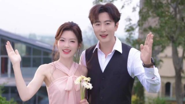 大方认爱女友晓彤，甜喊：我的女孩
