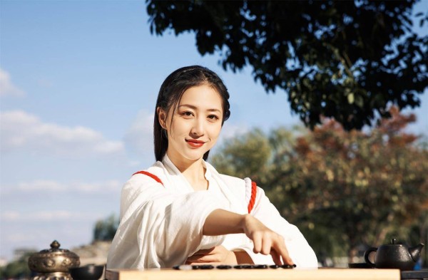 已婚女人对婚外男人有了好感,身上逃不开这四种反常的表现,挺明显的