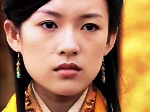 面容清秀,但是一脸倔强,好有意思