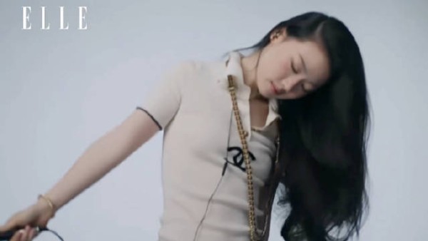 单依纯那段《 还有什么更好的 》哼唱好动听和时尚大片好搭!