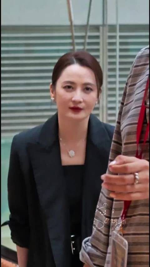 蒋勤勤迎来最佳赏味期，优越骨相打底每一阶段有独一份美感