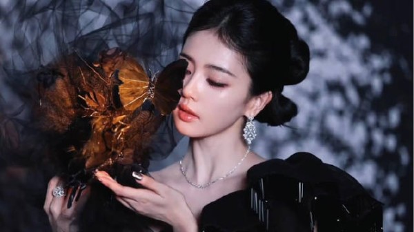 白鹿非遗绒花中式盘发